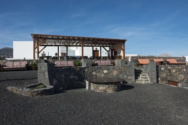 9 soveværelse Hotel til salg i Tías - € 2.500.000 (Ref: 9755652)