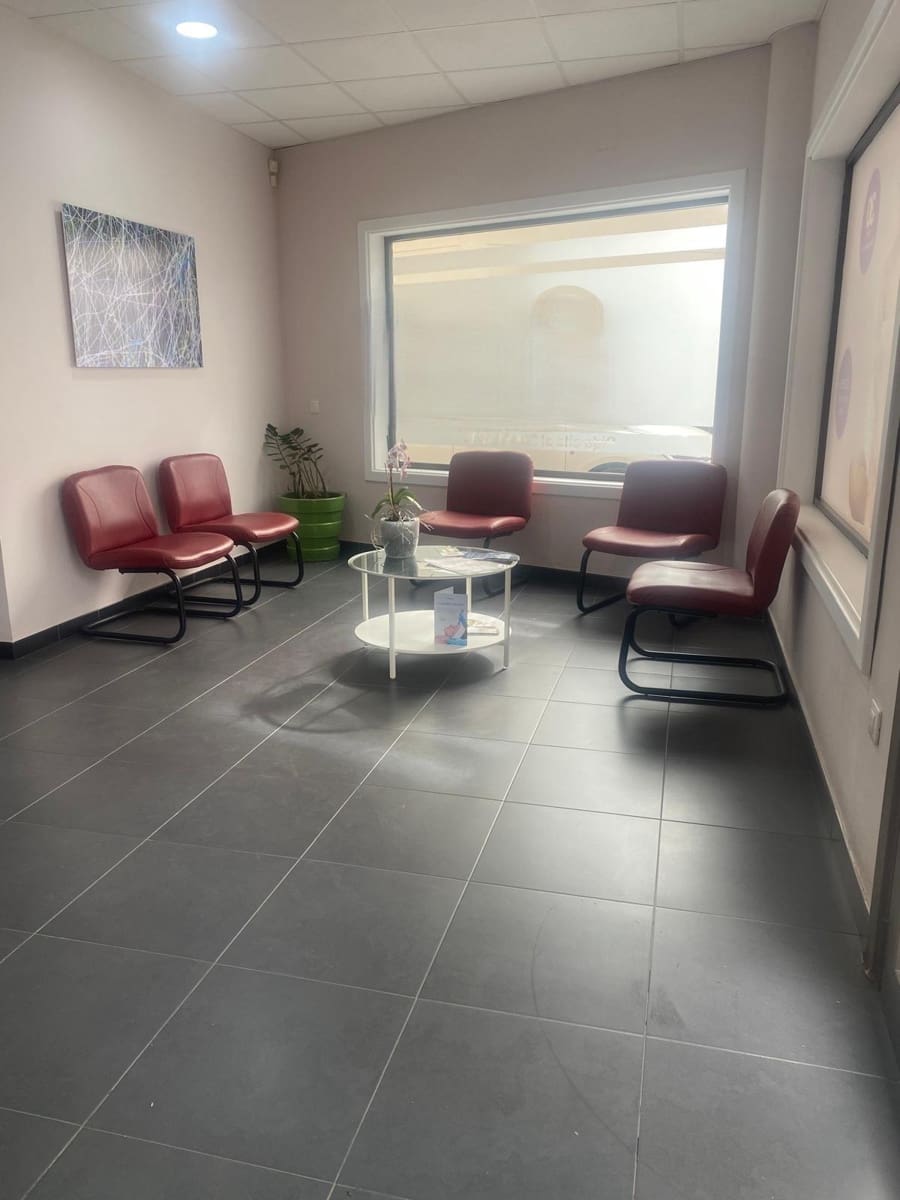 Kaupallinen myytävänä paikassa Arrecife - 203 000 € (Ref: 9778097)