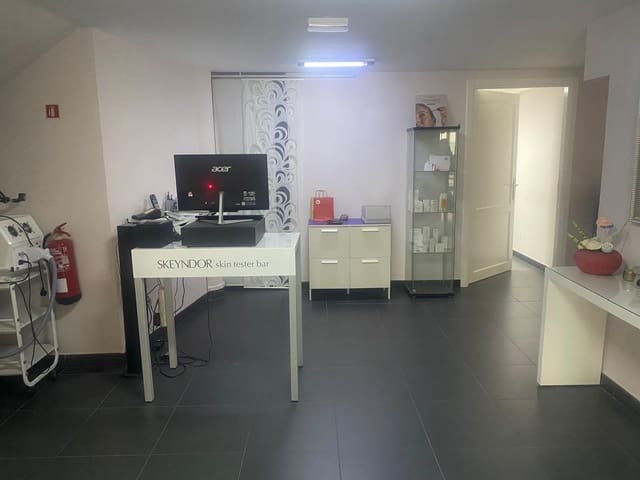 Kaupallinen myytävänä paikassa Arrecife - 203 000 € (Ref: 9778097)