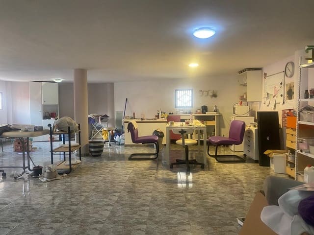 Kaupallinen myytävänä paikassa Arrecife - 203 000 € (Ref: 9778097)