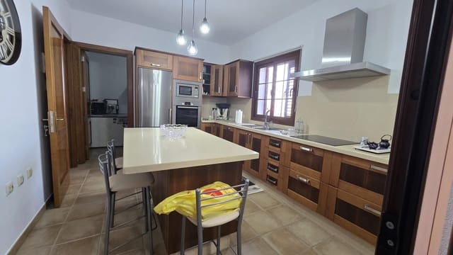 3 Zimmer Villa zu verkaufen in Tinajo mit Garage - 495.000 € (Ref: 9780533)