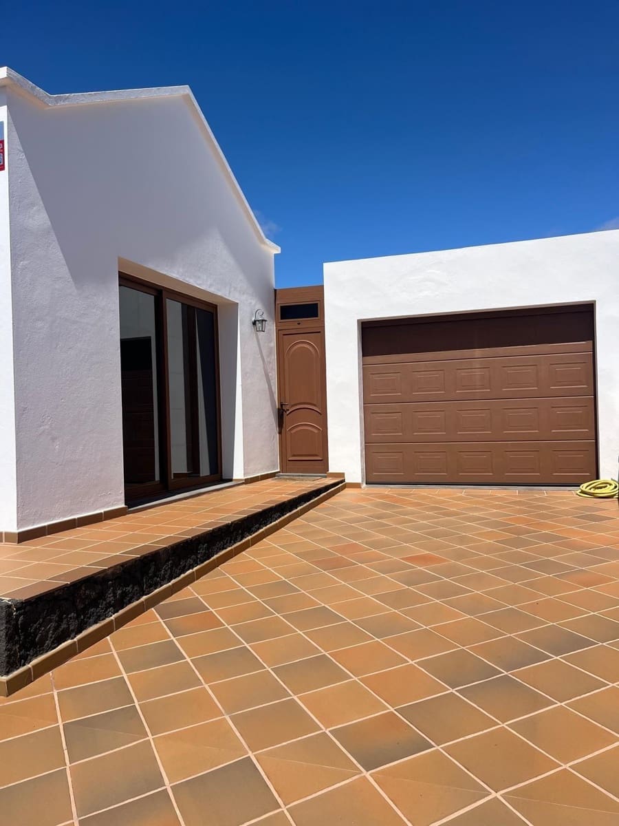 3 sypialnia Willa na sprzedaż w Tinajo z garażem - 495 000 € (Ref: 9780533)