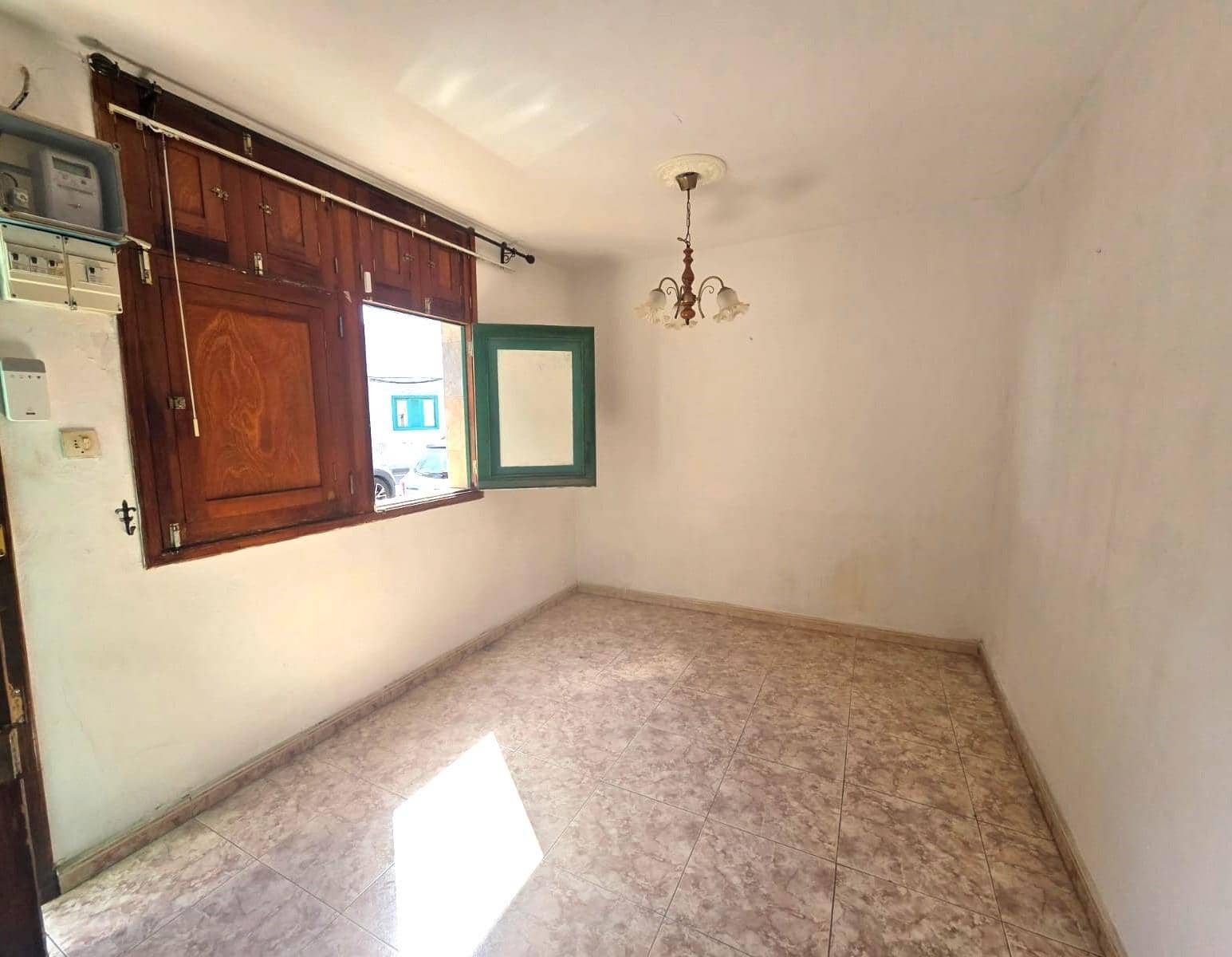 3 bedroom Apartment for sale in Arrecife - € 180,000 (Ref: 9811561)
