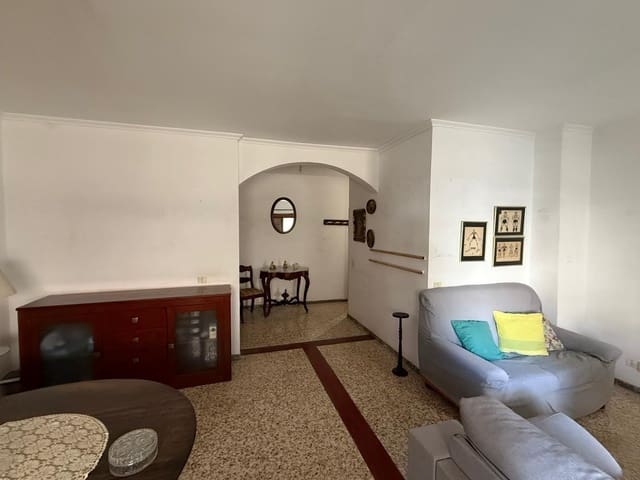 5 bedroom Flat for sale in Arrecife - € 270,000 (Ref: 9831340)