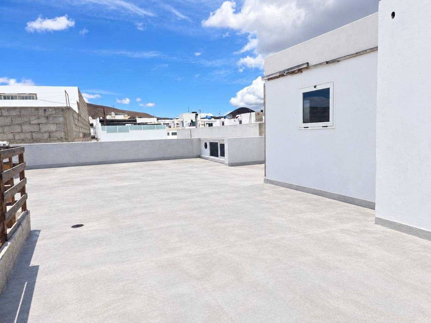 3 bedroom Flat for sale in Arrecife - € 290,000 (Ref: 9839248)
