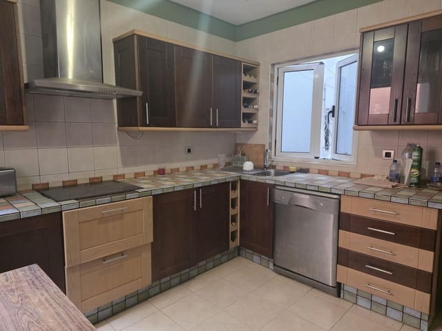 3 bedroom Flat for sale in Arrecife - € 290,000 (Ref: 9839248)