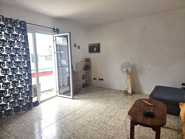 3 bedroom Flat for sale in Arrecife - € 290,000 (Ref: 9839248)
