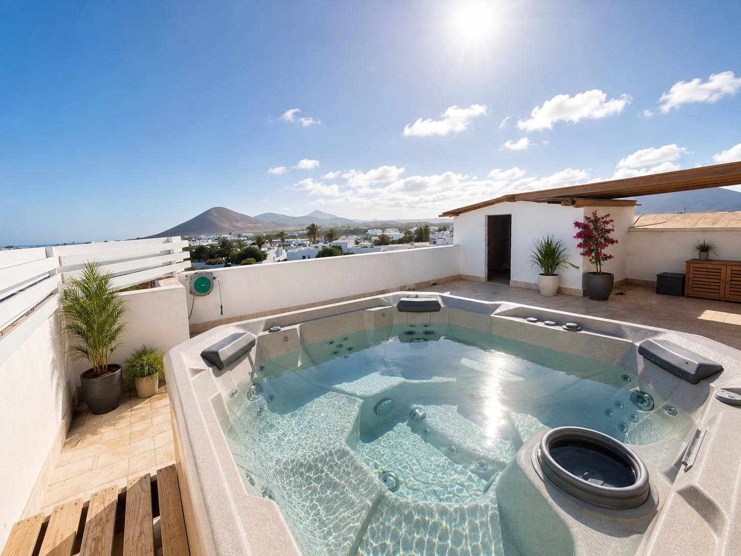 6 bedroom Villa for sale in Tahiche with garage - € 639,000 (Ref: 9907585)