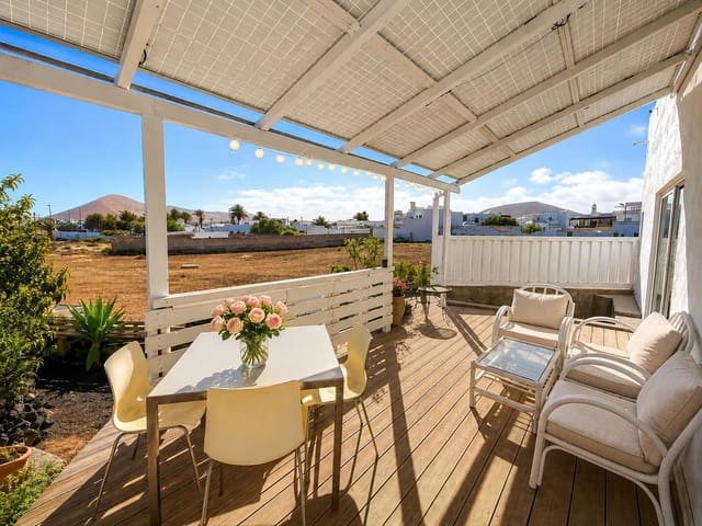 6 bedroom Villa for sale in Tahiche, Teguise with garage - € 639,000 (Ref: 9907585)