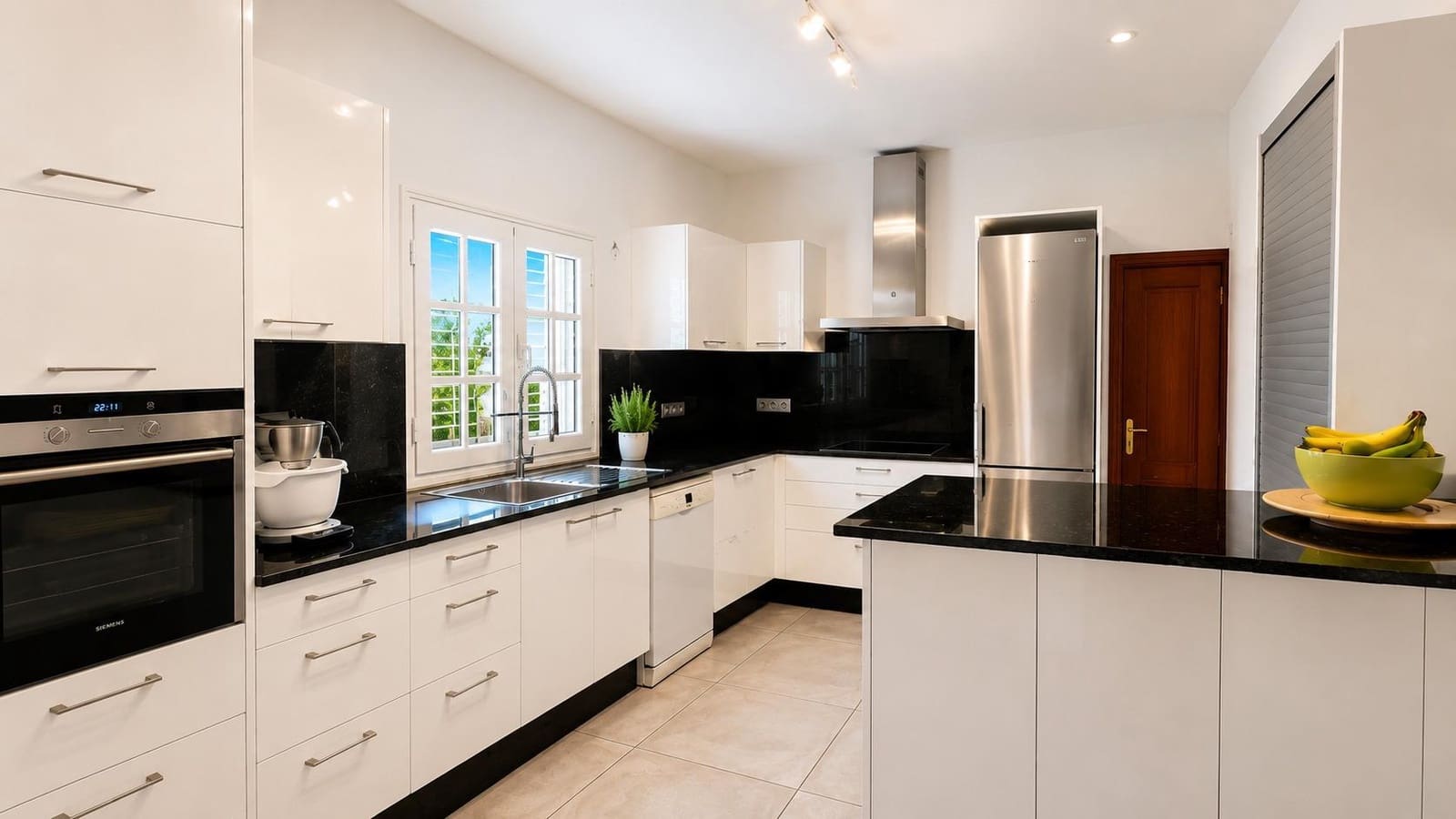 4 chambre Villa/Maison à vendre à Tahiche avec garage - 650 000 € (Ref: 9934195)