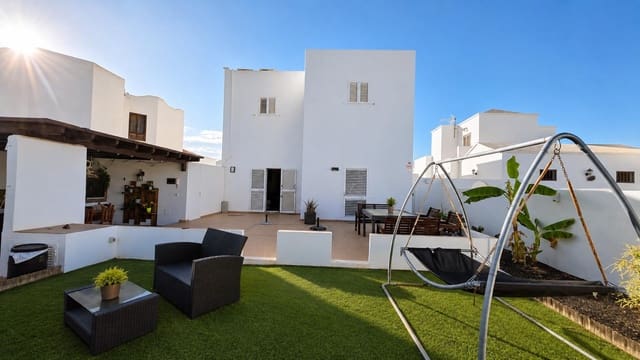 Chalet de 4 habitaciones en Tahiche, Teguise en venta con garaje - 650.000 € (Ref: 9934195)