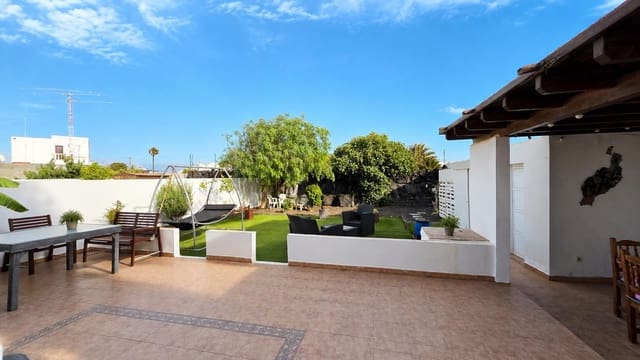 Chalet de 4 habitaciones en Tahiche, Teguise en venta con garaje - 650.000 € (Ref: 9934195)