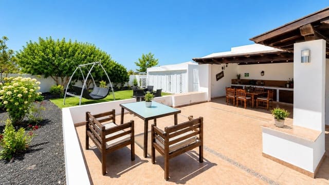 Chalet de 4 habitaciones en Tahiche, Teguise en venta con garaje - 650.000 € (Ref: 9934195)