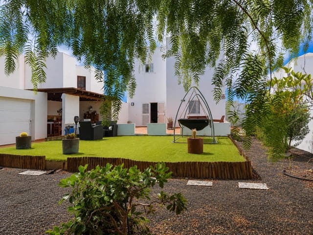Chalet de 4 habitaciones en Tahiche, Teguise en venta con garaje - 650.000 € (Ref: 9934195)