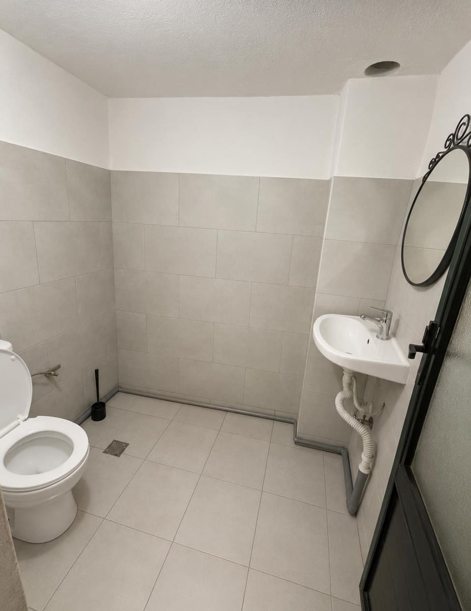 Commercial for sale in Arrecife - € 170,000 (Ref: 9975405)