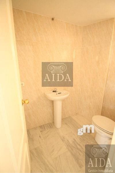 Kommersiell till salu i Estepona - 689 000 € (Ref: 3373388)