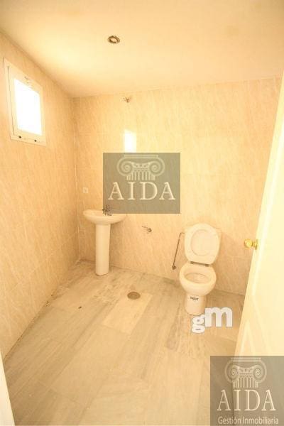 Kommersiell till salu i Estepona - 689 000 € (Ref: 3373388)