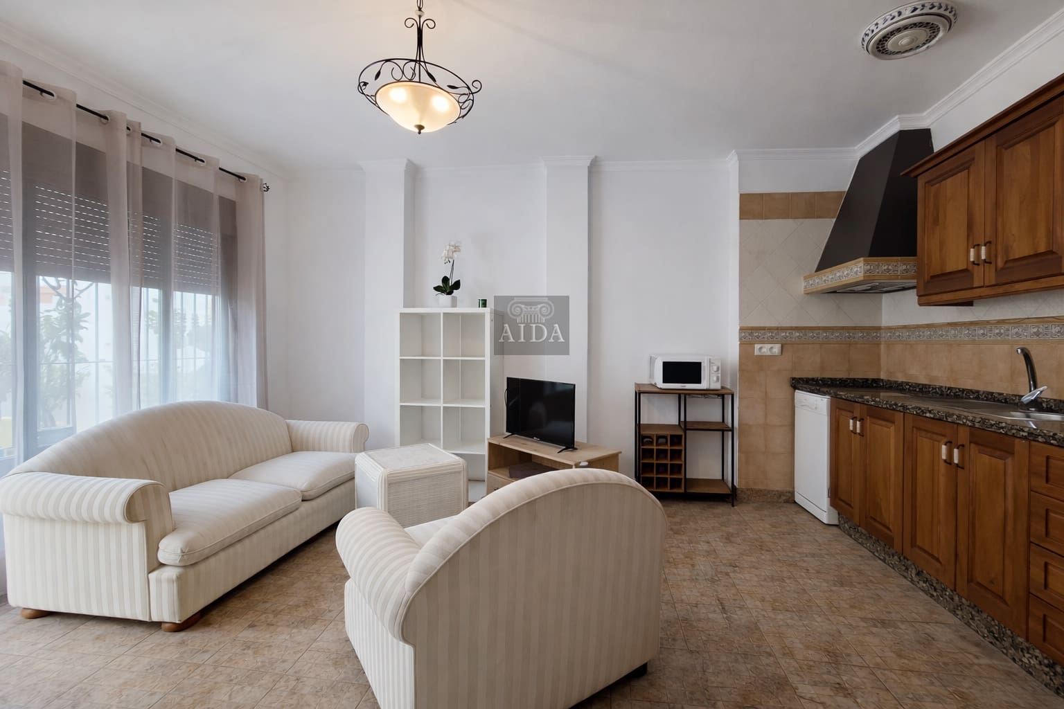 Appartement de 2 chambres à louer à Estepona - 900 € (Ref: 6211173)