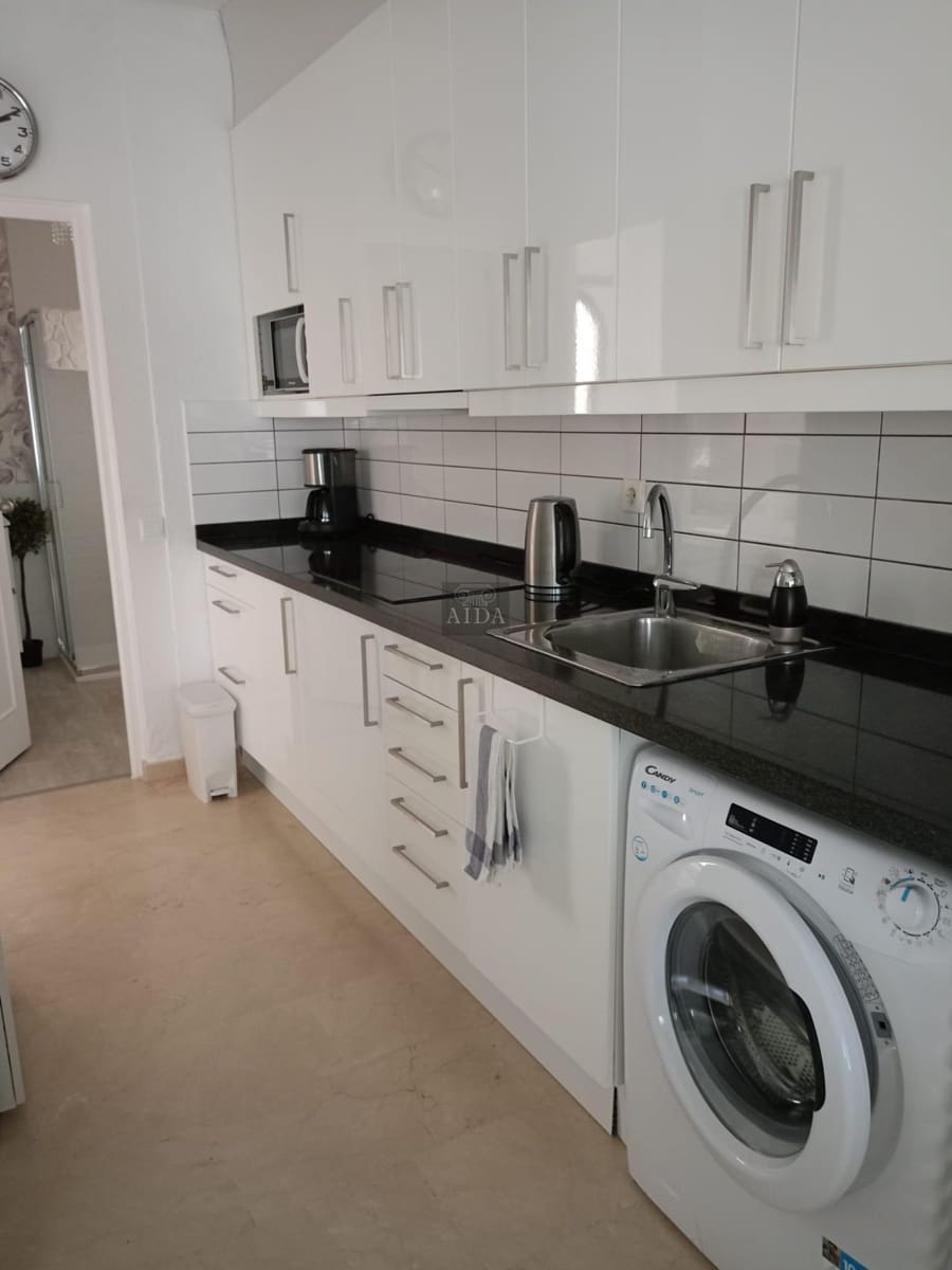 2 slaapkamer Flat te koop in Manilva met zwembad - € 239.500 (Ref: 8926116)