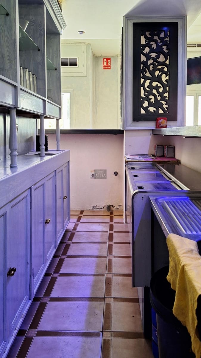 3 camera da letto Commerciale da affittare in Estepona - 1.550 € (Rif: 9022719)