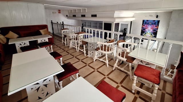 3 slaapkamer Commercieel te huur in Centro, Estepona - € 1.550 (Ref: 9022719)