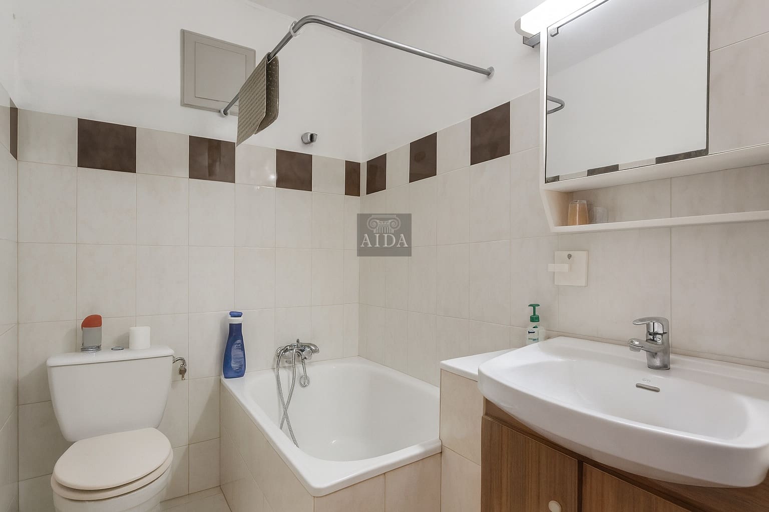 6 soveværelse Villa til salg i Estepona med swimmingpool garage - € 689.000 (Ref: 9238895)