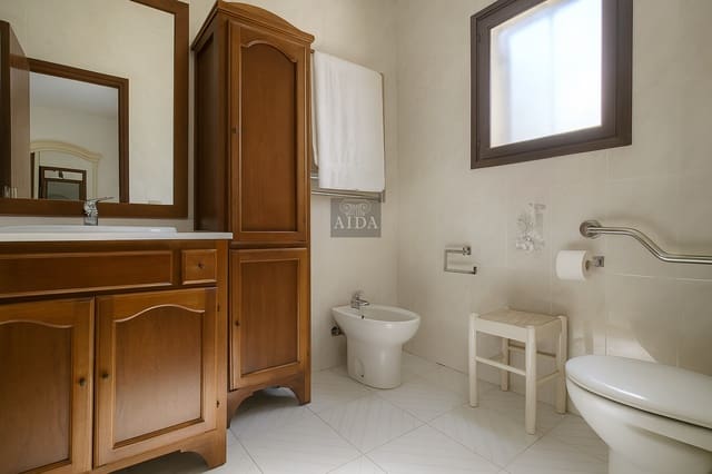 6 soveværelse Villa til salg i El Velerín, Estepona med swimmingpool garage - € 689.000 (Ref: 9238895)