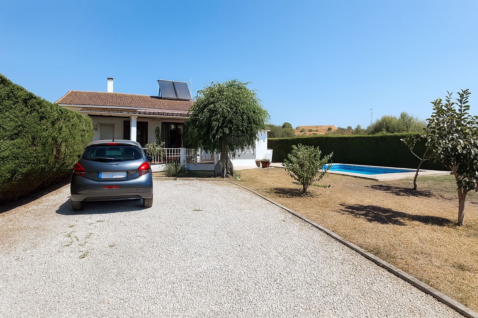 6 soveværelse Villa til salg i Estepona med swimmingpool garage - € 689.000 (Ref: 9238895)