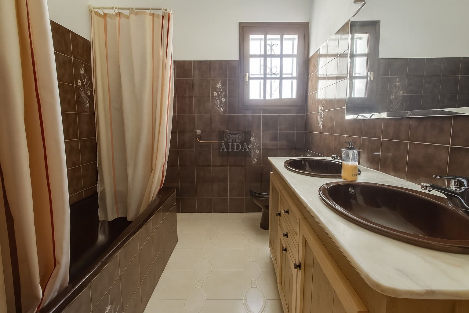 6 soveværelse Villa til salg i Estepona med swimmingpool garage - € 689.000 (Ref: 9238895)