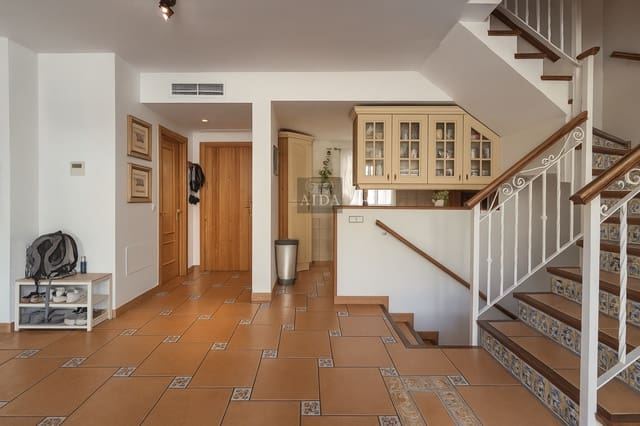 5 Zimmer Haus zu verkaufen in Zona Calvario, Estepona mit Garage - 636.000 € (Ref: 9305093)