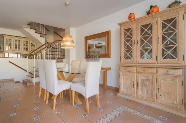 5 Zimmer Haus zu verkaufen in Zona Calvario, Estepona mit Garage - 636.000 € (Ref: 9305093)