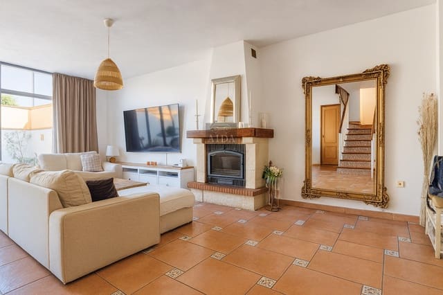 5 Zimmer Haus zu verkaufen in Zona Calvario, Estepona mit Garage - 636.000 € (Ref: 9305093)