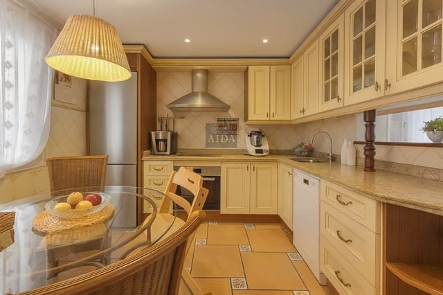 5 Zimmer Haus zu verkaufen in Zona Calvario, Estepona mit Garage - 636.000 € (Ref: 9305093)