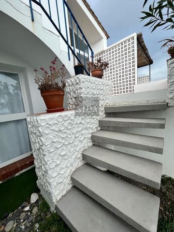 3 soveværelse Villa til leje i Bahía Dorada, Estepona med swimmingpool garage - € 1.950 (Ref: 9316021)