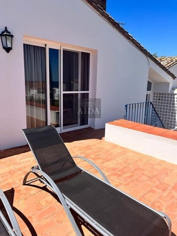 3 soveværelse Villa til leje i Bahía Dorada, Estepona med swimmingpool garage - € 1.950 (Ref: 9316021)