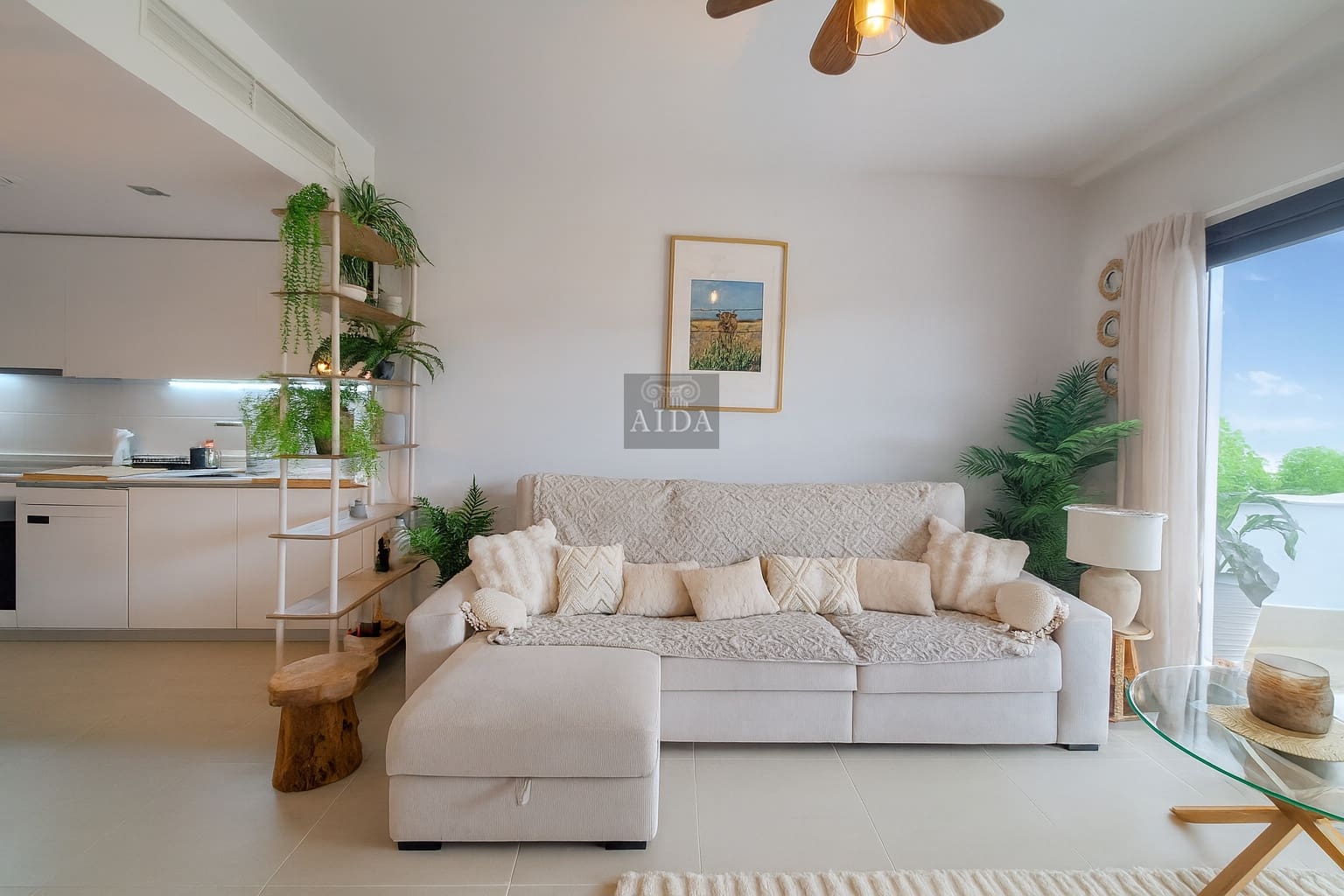 2 soverom Leilighet til leie i New Golden Mile med svømmebasseng garasje - € 2 200 (Ref: 9357812)