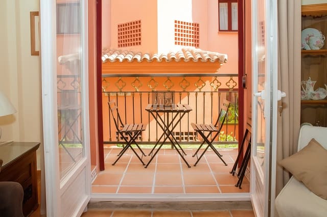 Piso de 1 habitación en El Paraiso, Estepona en venta con piscina garaje - 250.000 € (Ref: 9386678)