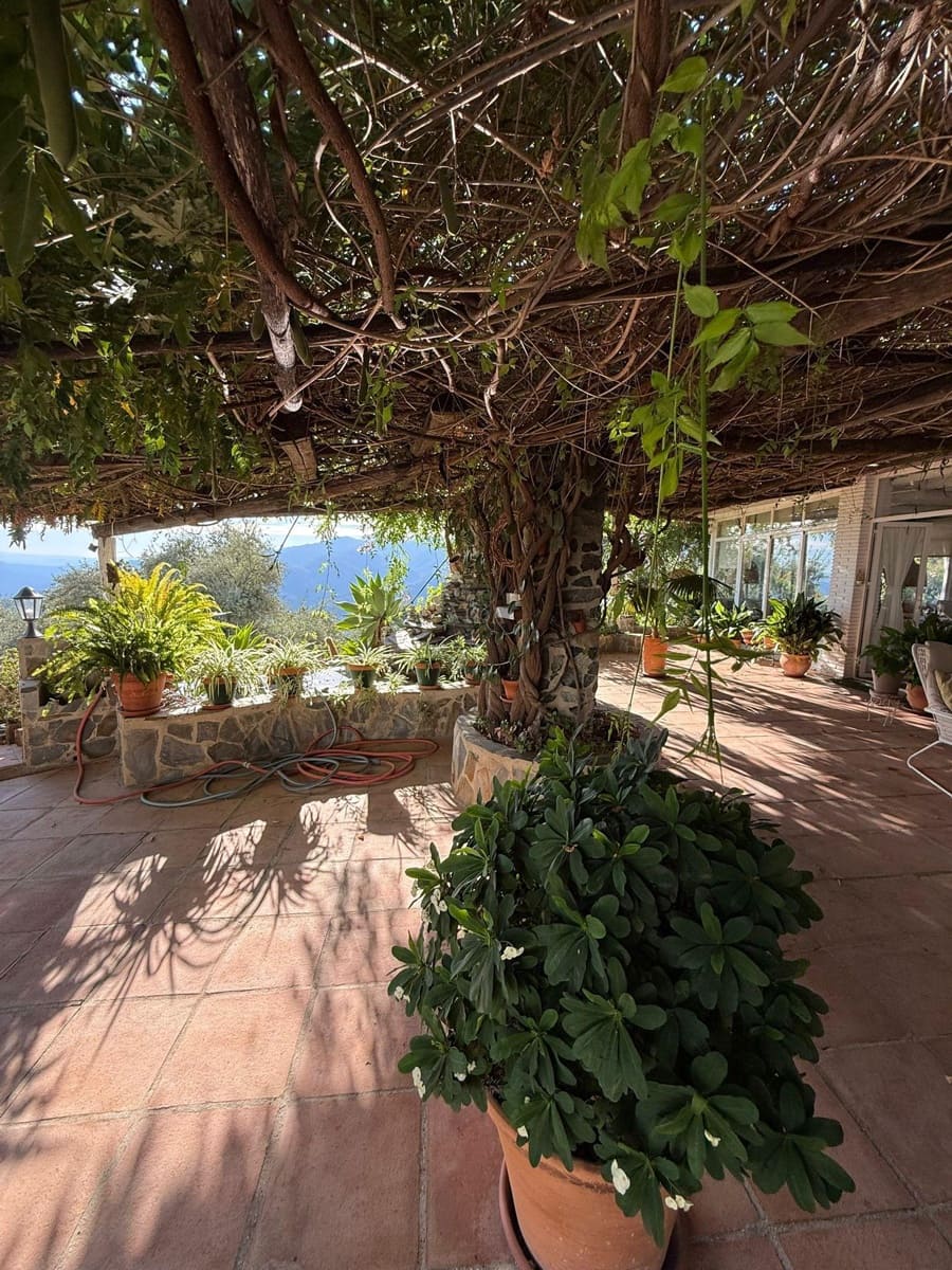 3 bedroom Villa for rent in Genalguacil with pool garage - € 2,000 (Ref: 9436409)