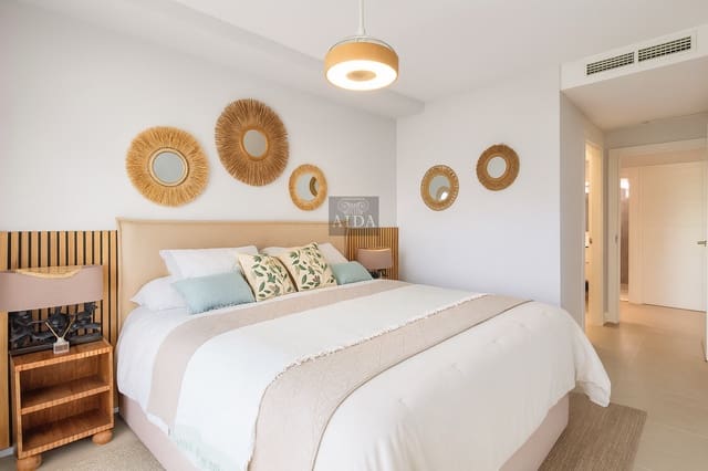 Piso de 2 habitaciones en La Concha - Resina Golf, Estepona en venta con piscina garaje - 450.000 € (Ref: 9460817)