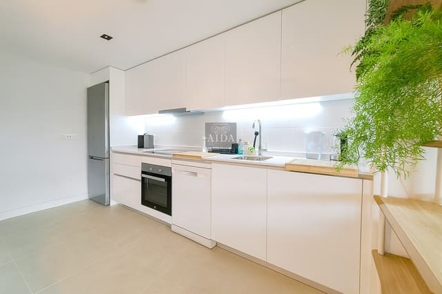 Piso de 2 habitaciones en La Concha - Resina Golf, Estepona en venta con piscina garaje - 450.000 € (Ref: 9460817)