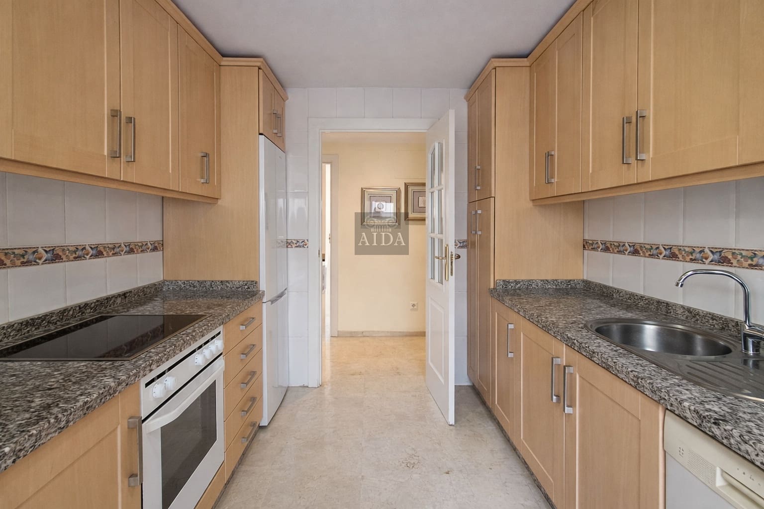 2 slaapkamer Penthouse te koop in Estepona - € 749.000 (Ref: 9465568)