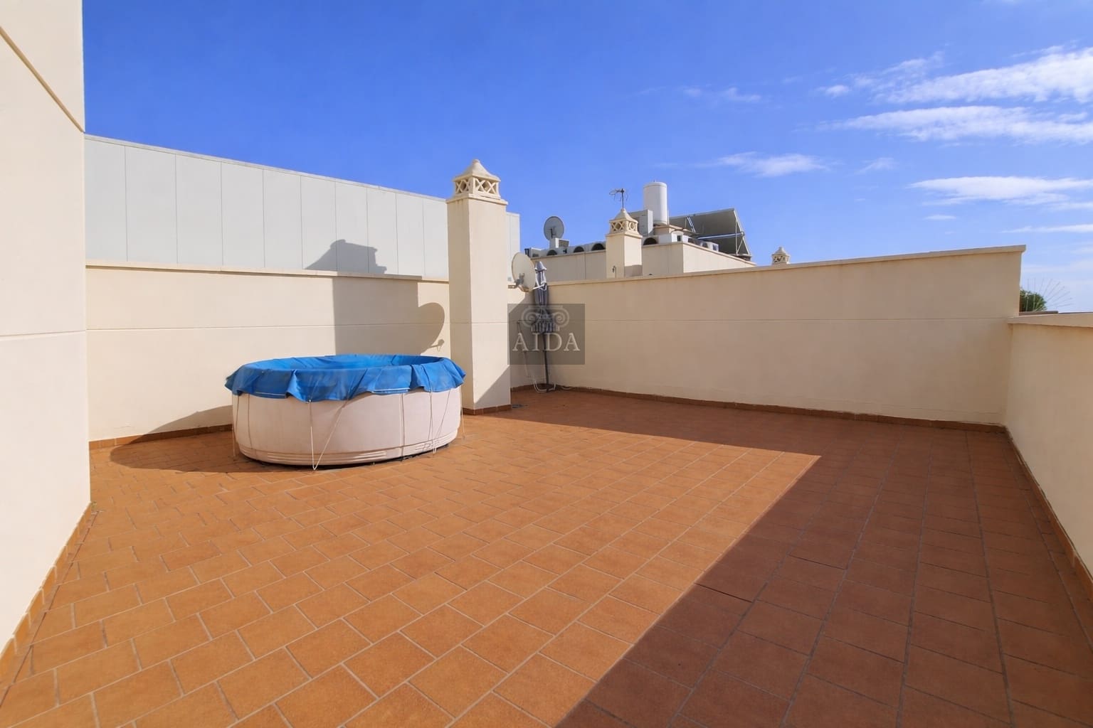 2 slaapkamer Penthouse te koop in Estepona - € 749.000 (Ref: 9465568)