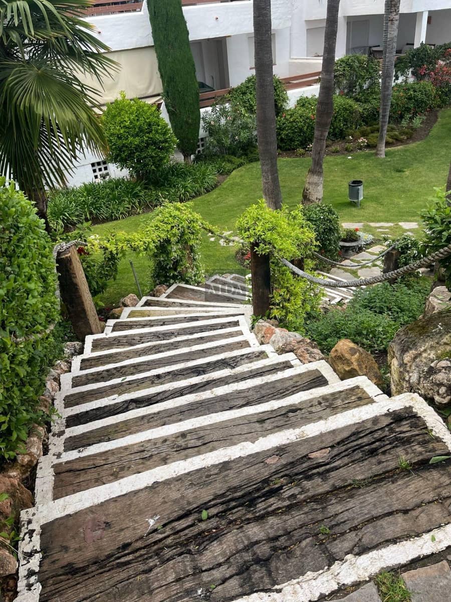 2 soveværelse Lejlighed til salg i New Golden Mile med swimmingpool garage - € 349.000 (Ref: 9564029)