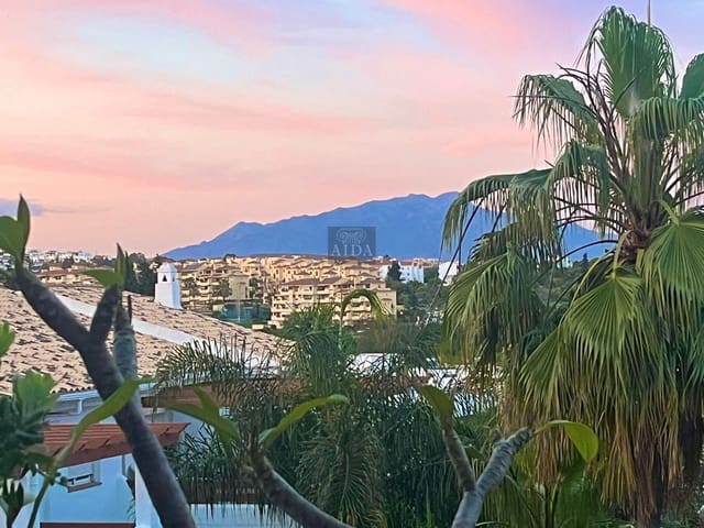 2 bedroom Flat for sale in La Concha - Resina Golf, Estepona with pool garage - € 349,000 (Ref: 9564029)