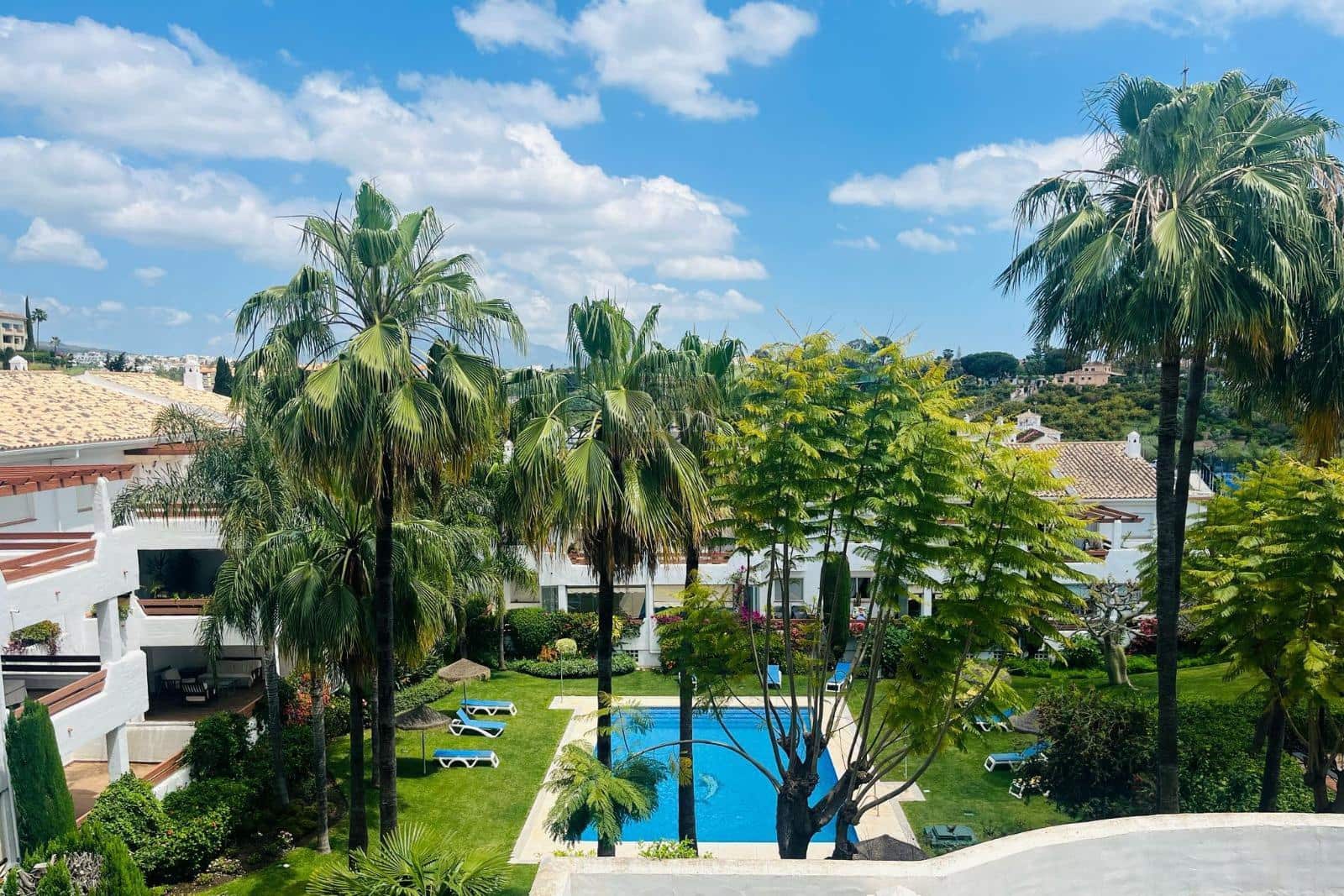 2 soveværelse Lejlighed til salg i New Golden Mile med swimmingpool garage - € 349.000 (Ref: 9564029)