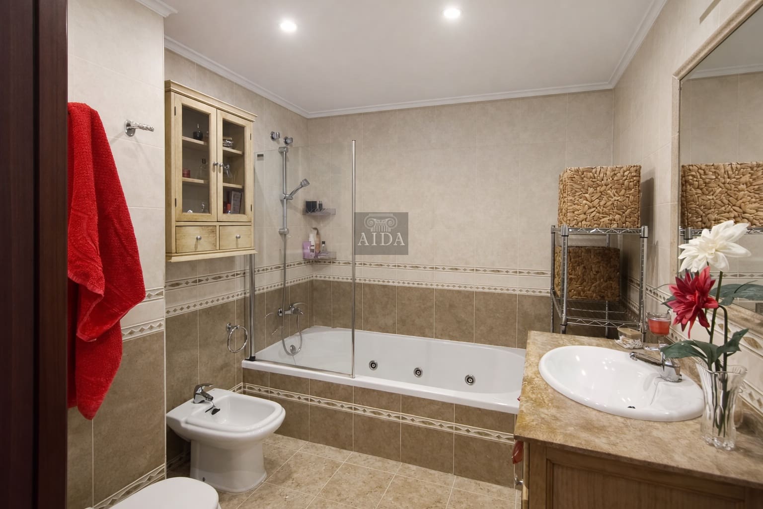 4 quarto Penthouse para venda em Estepona com garagem - 689 000 € (Ref: 9610580)