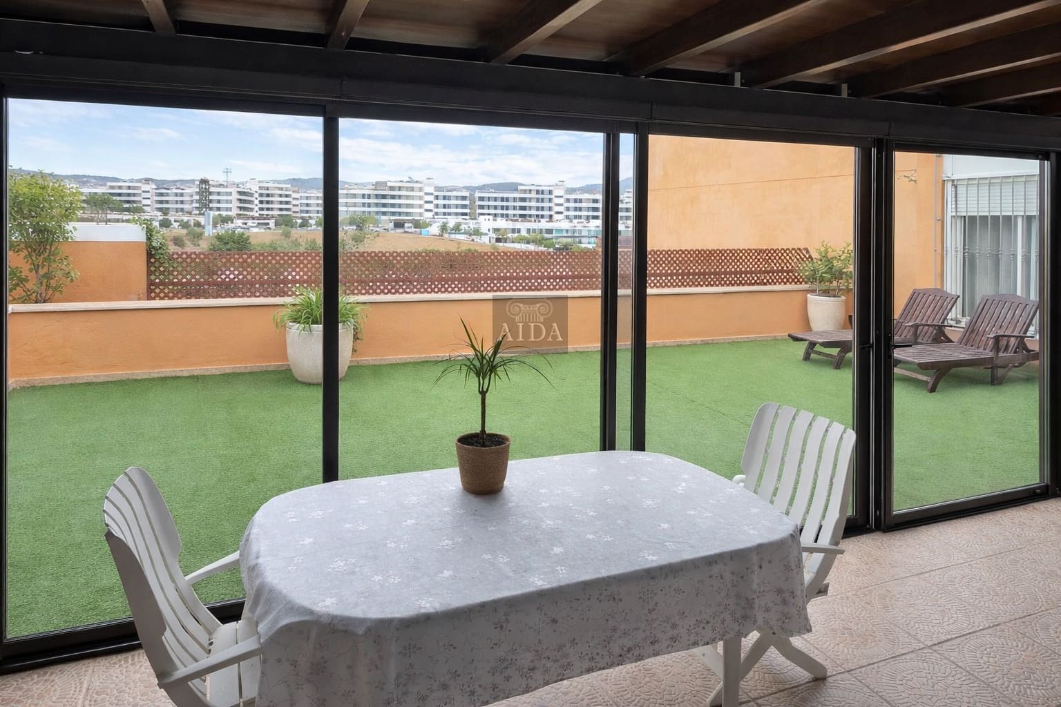 4 quarto Penthouse para venda em Estepona com garagem - 689 000 € (Ref: 9610580)
