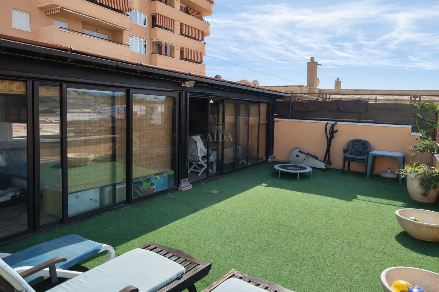 4 quarto Penthouse para venda em Estepona com garagem - 689 000 € (Ref: 9610580)