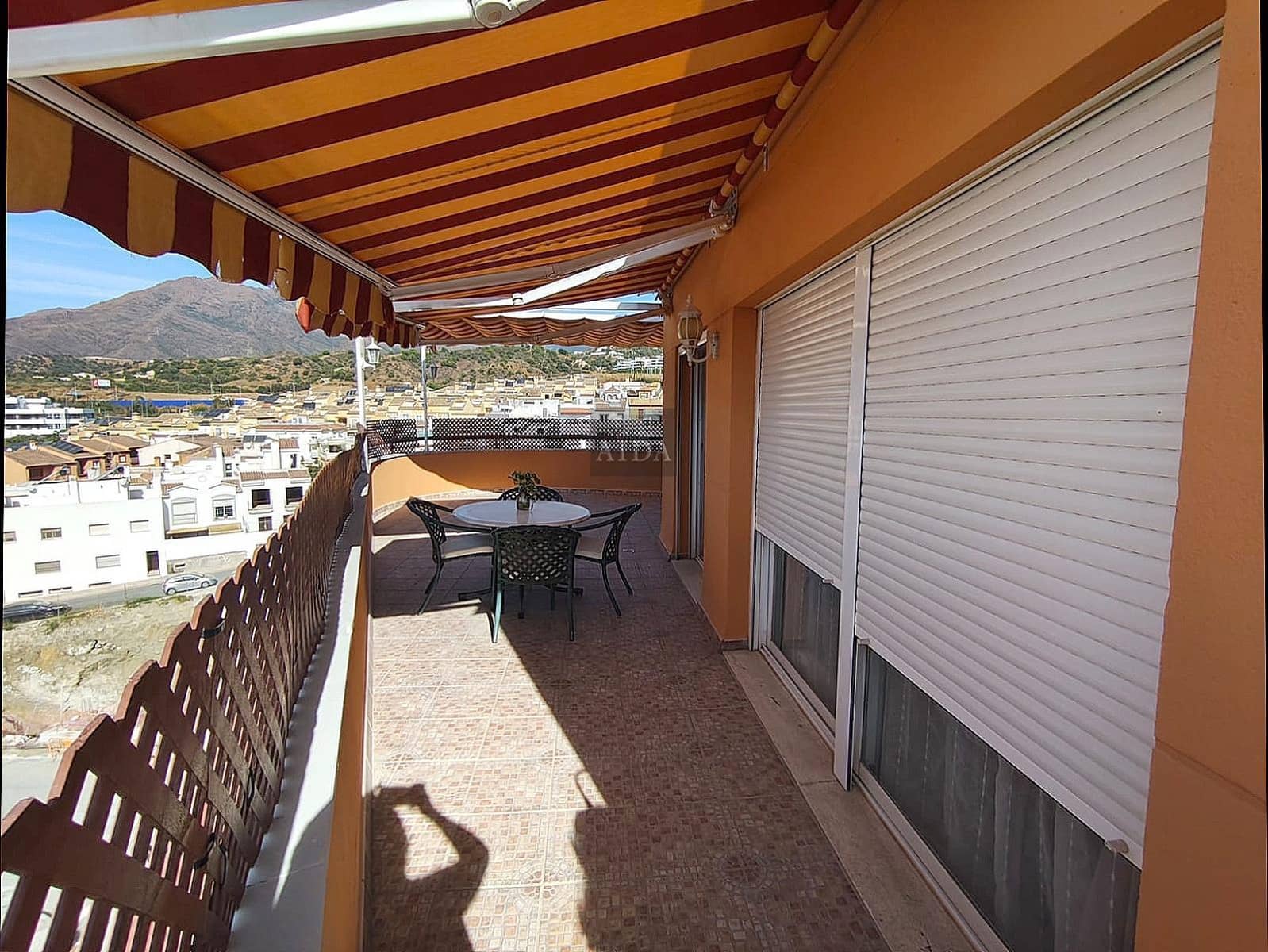 4 quarto Penthouse para venda em Estepona com garagem - 689 000 € (Ref: 9610580)