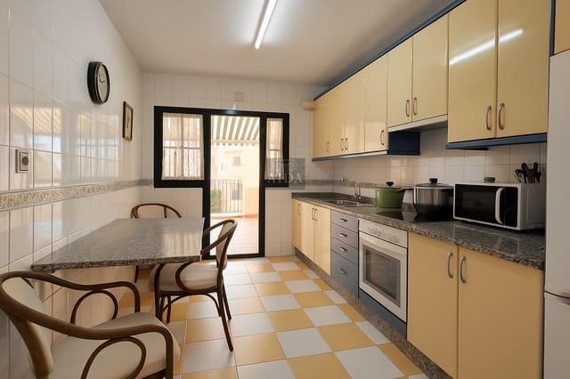 3 bedroom Flat for sale in Centro, Estepona with garage - € 374,900 (Ref: 9677638)